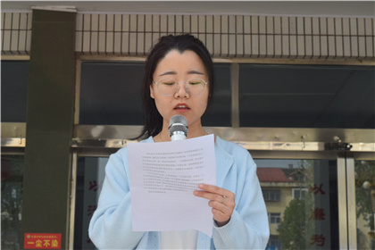 垣曲初中举行升国旗仪式2024415